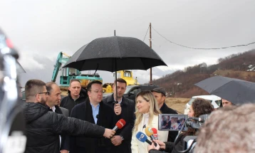 Zëvendësministrja Zekolli Shaqiri inspektoi punimet e rrugës së re Tetovë-Prizren