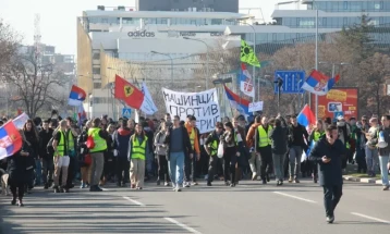 Студентите од Белград тргнаа на протестен марш кон Нови Сад