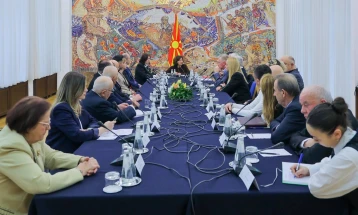 President Siljanovska-Davkova meets current and former members of Pardoning Commission to discuss pardoning law 