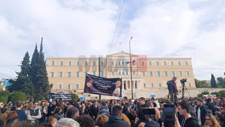 Анкета: Грците не се убедени дека Владата и правдата прават сѐ што можат за расветлување на железничката несреќа кај Темпи