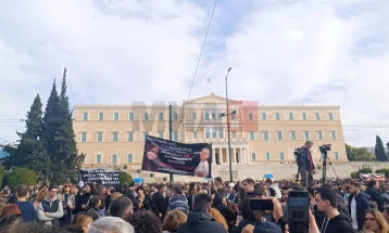 Анкета: Грците не се убедени дека Владата и правдата прават сѐ што можат за расветлување на железничката несреќа кај Темпи