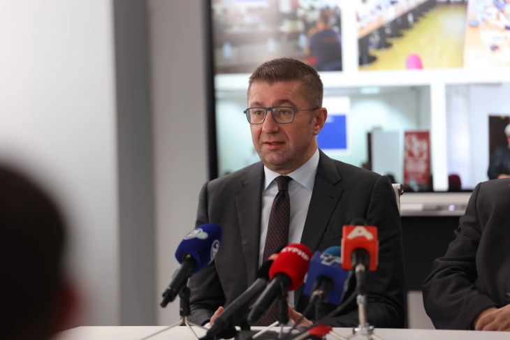 Mickoski: E mbështes protestën për Frosinën, do të zbatohet politikë rigoroze ndëshkuese për këtë lloj të tërbimit në rrugë