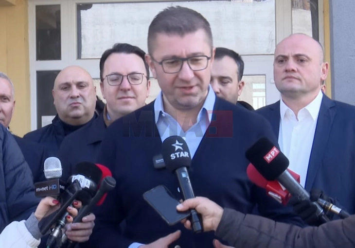 Mickoski: Pres që së shpejti të fillojë ndërtimi i Parkut Solar dhe me Erë në rajonin e Shtipit