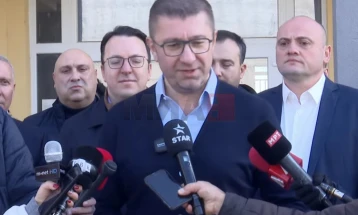 Mickoski: Pres që së shpejti të fillojë ndërtimi i Parkut Solar dhe me Erë në rajonin e Shtipit