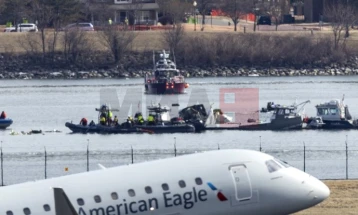 Identifikohen trupat e 55 viktimave nga përplasja e aeroplanit dhe helikopterit ushtarak në Uashington