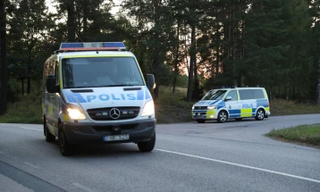 Најмалку 11 лица загинаа во пукање во училиште за возрасни во Шведска, меѓу кои и напаѓачот