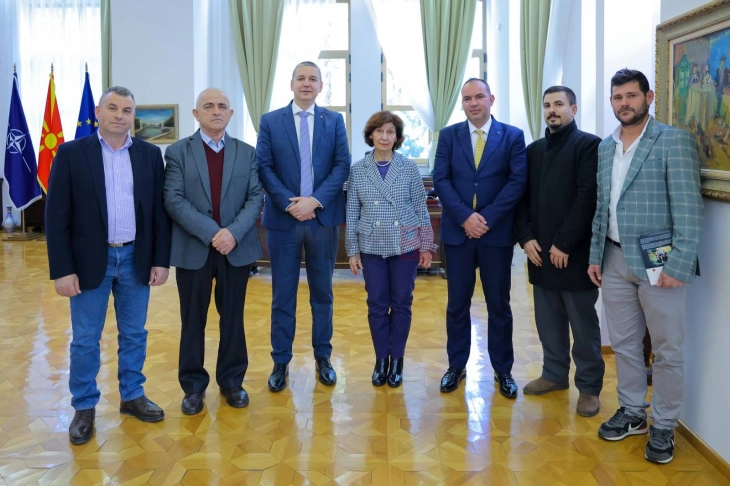 Presidentja Siljanovska Davkova priti delegacionin e AMIE, shpreh shqetësim për gjendjen e minoritetit maqedonas në Shqipëri