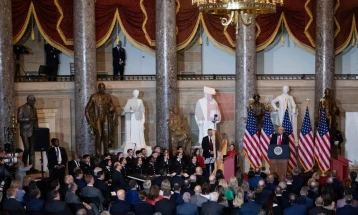 Трамп на молитвениот појадок: Не можете да бидете среќни без религија, вратете го Бог во вашите животи