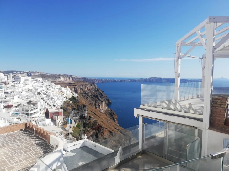 State of emergency declared in Santorini as tremors continue