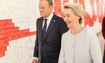 Ursula fon der Lajen dhe Tusk: Kontrbandistët, Lukashenko dhe Putin nuk do të vendosin se kush do të hyjë në Evropë