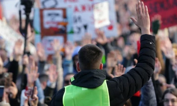 Në Serbi vazhdojnë protestat dhe bllokadat e studentëve