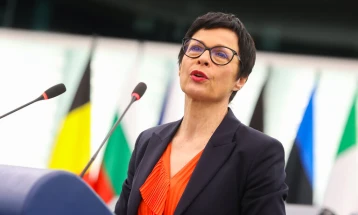 Kos: Lufta në Ukrainë është një luftë për një botë në të cilën çdo komb ka të drejtë të vendosë për të ardhmen e tij