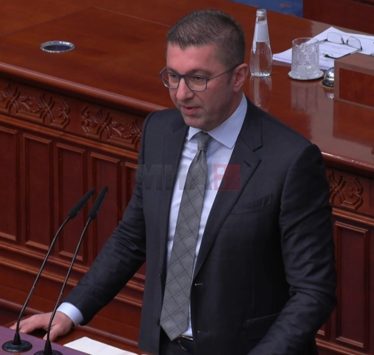 Mickoski: Fillimisht të forcohet ekonomikisht shteti, ndërsa pastaj me paratë e konsoliduara të hapen konsullatat në Korçë, por edhe në vende tjera