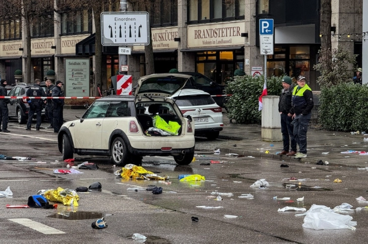 Të paktën 20 të lënduar pasi një automjet goditi në turmën në Munih, shoferi është arrestuar