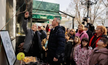 Герасимовски: Дебар Маало со серенади, вино и поезија ги прослави Свети Трифун и Свети Валентин