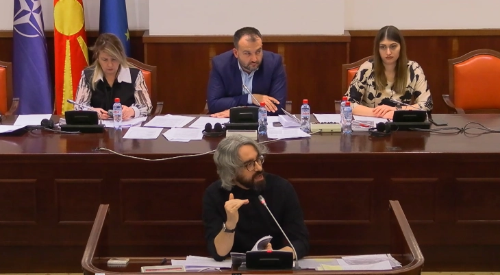 Deputetët nga pushteti kundër Apasievit për mënyrën e organizimit të debatit mbikëqyrës për Efektet nga ndotja e ajrit