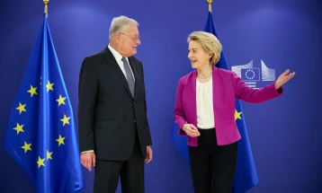 EU chief urges US to respect Ukraine's territorial integrity