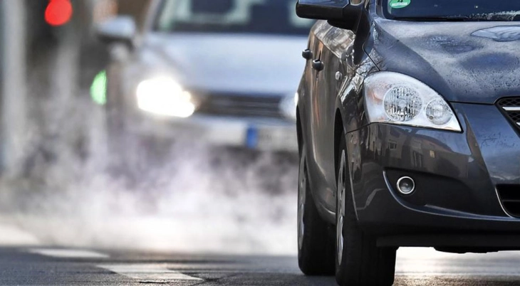 Trampi do të vendosë dogana prej 25 për qind për automobila, ilaçe dhe çipa