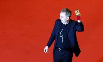 Norwegian coming of age film 'Drømmer' wins top prize at Berlinale