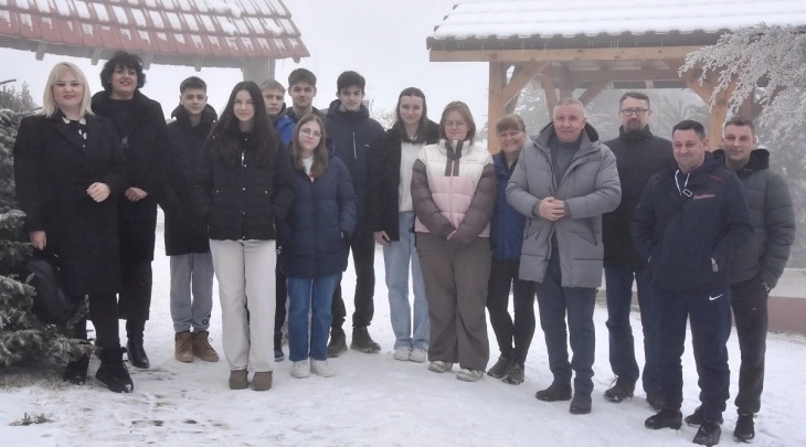 Ученици од хрватскиот град Крижевци на бесплатно зимување на Пониква