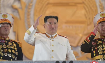 Kim Jong Un bën thirrje në përforcim dhe modernizim të ushrisë që të jetë e gatshme për luftë eventuale