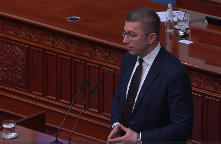 Mickoski drejtuar Petrovskës: Në fund të procesit do të ketë një rezolutë që do t'i ngjajë asaj të SHBA-së dhe që të gjithë do ta mbështesin