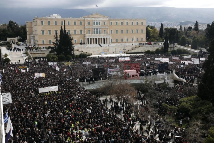 Incidente serioze në qendër të Athinëс pas protestчс për aksidentin hekurudhor