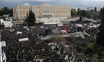 Incidente serioze në qendër të Athinëс pas protestчс për aksidentin hekurudhor