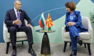 Radev, Siljanovska Davkova hold phone call