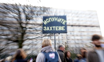 Thousands protest in Serbia four months after deadly roof collapse