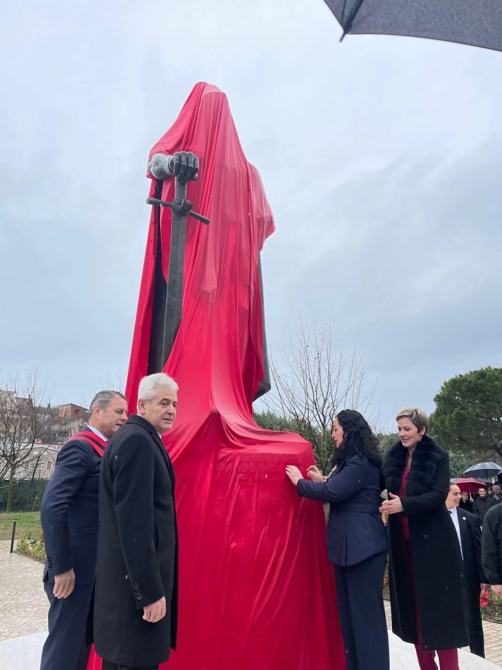 Ahmeti mori pjesë në ceremoninë përkujtimore dhe përurimin e shtatores së Gjergj Kastriotit Skënderbeut në Lezhë