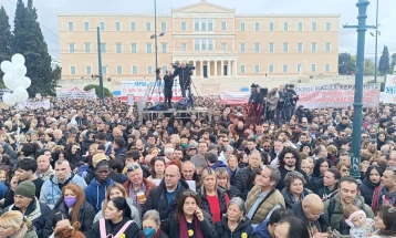 Железничката несреќа кај Темпи и понатаму главна тема во Грција