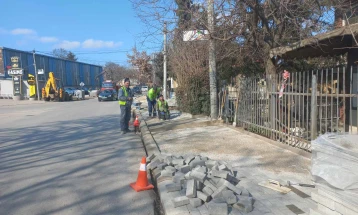 Почна изградбата на тротари во Бедиње, Куманово