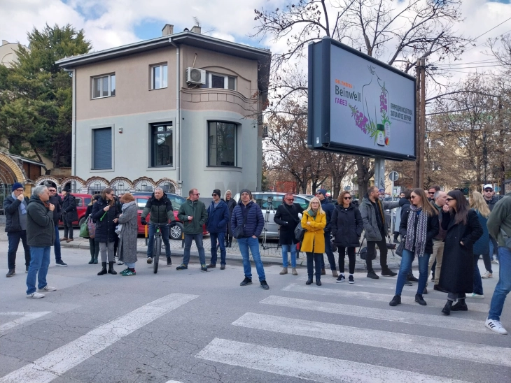 Protestë e të punësuarve të Filarmonisë: Vendimi për zgjedhjen e drejtorit nuk duhet të jetë politik