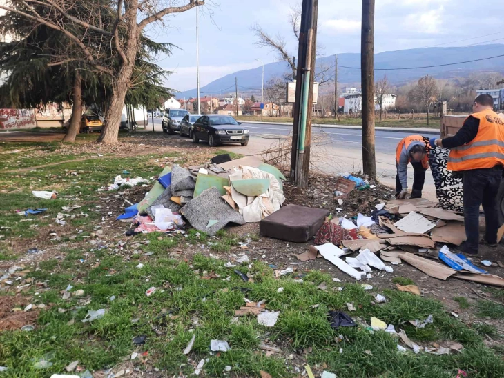 Largohen 80 metra kub mbetje nga deponitë e egra