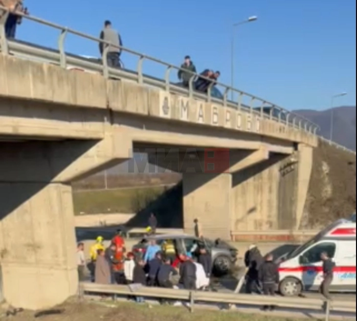 Aksident i rëndë trafiku në autostradën Tetovë - Gostivar veturat janë duke u devijuar