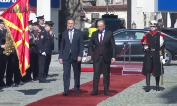 Me ceremoni solemne para Kuvendit, Gashi priti kryetarin e Saborit kroat, Jandrokoviq