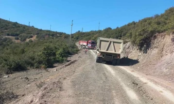 Почна реконструкција на патот меѓу селата Корешница и Челевец во општина Демир Капија