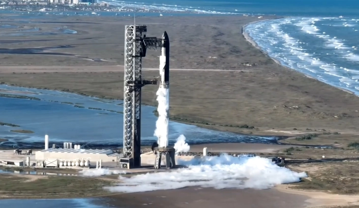 Ракетата Спејс Икс Старшип експлодира за време на пробниот лет, остатоците од вселенското лансирање ги спречува летовите во Флорида