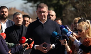 Мицкоски: Нема одлука за избор на фирма која ќе гради катна гаража и ќе управува со паркингот во Клинички центар Скопје