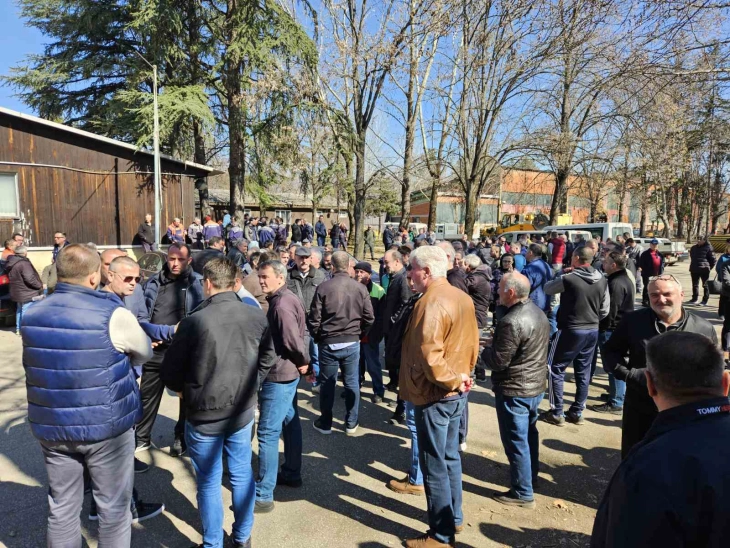 Работниците во ФАКОМ излегуваат на генерален штрајк поради неисплатени плати