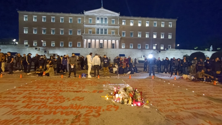 Грчките пратеници не ѝ изгласаа недоверба на актуелната Влада 