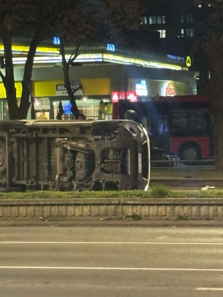Две лица полесно повредени во сообраќајка со повеќе возила на Партизанска