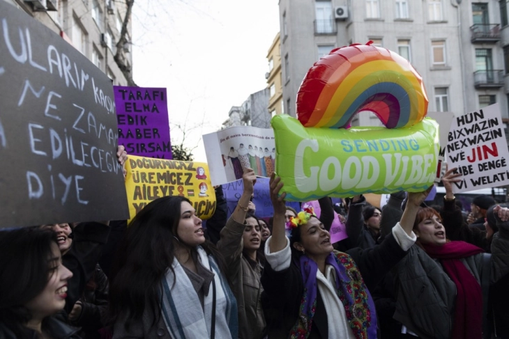 Turkish authorities detain more than 100 on International Women's Day