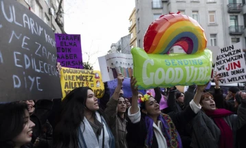 Turkish authorities detain more than 100 on International Women's Day