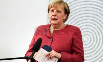 Merkel i bën thirrje Evropës të bashkohet përballë sfidave politike