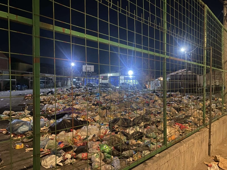 Largohen 60 metra kub mbetje nga deponitë e egra në komunat Çair, Qendër dhe Gazi Babë