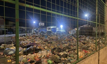 Largohen 60 metra kub mbetje nga deponitë e egra në komunat Çair, Qendër dhe Gazi Babë