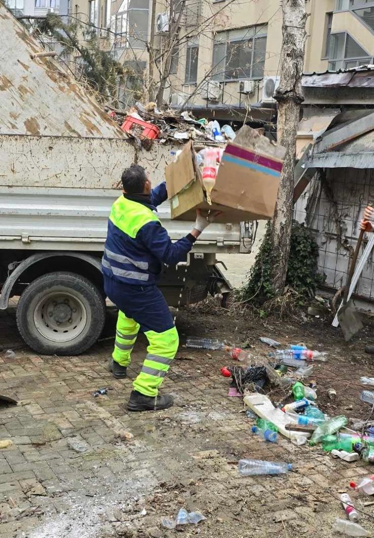 Општина Центар: Исчистена дива депонија зад Амбасадата на Грција, да се пријавуваат проблеми со јавна чистота