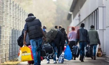 BE-ja thjeshton procedurën e deportimit për migrantët e paligjshëm